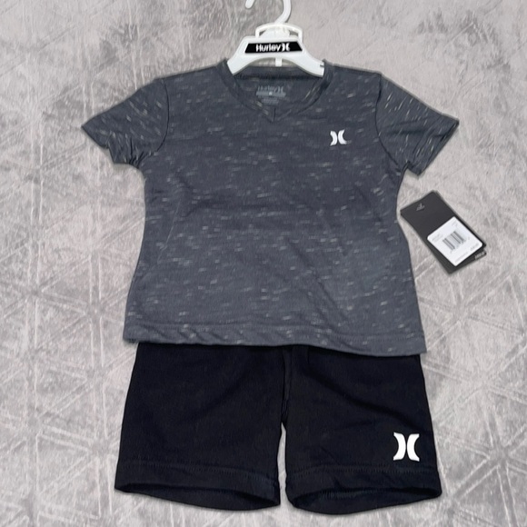 V-NECK T-Shirt & Shorts Set - Picture 2 of 5